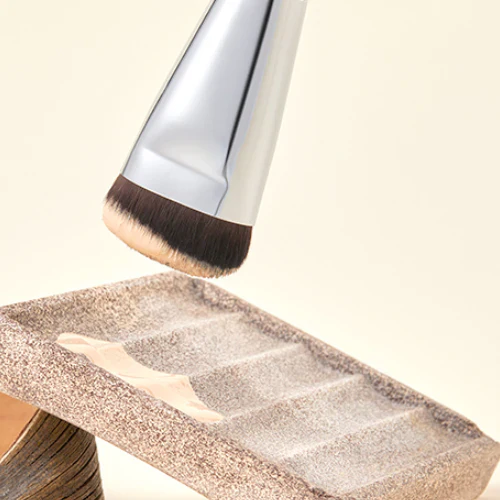 STUDIO 17 Glide Foundation Brush 411 - Image 3