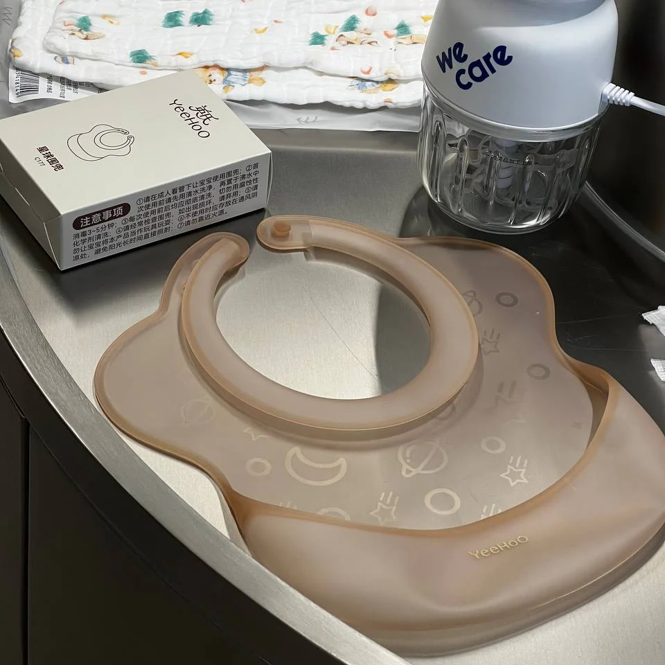 YeehoO Baby Waterproof Silicone Feeding Bib - Image 3